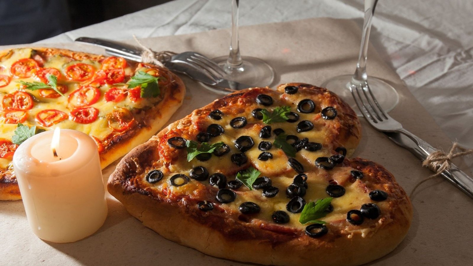 Tips for Enjoying a Romantic Italian Pizza Night